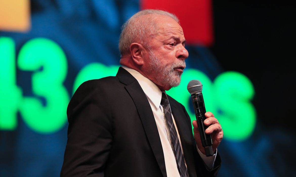 43 ANOS DE PT | Lula relembra início da fundação do partido durante comemoração de aniversário da sigla