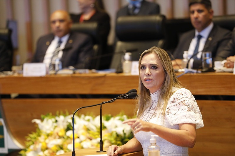 AO DISCURSAR PARA DISTRITAIS | Celina Leão diz que é “uma vice que agrega, que ajuda e que é leal” a Ibaneis Rocha