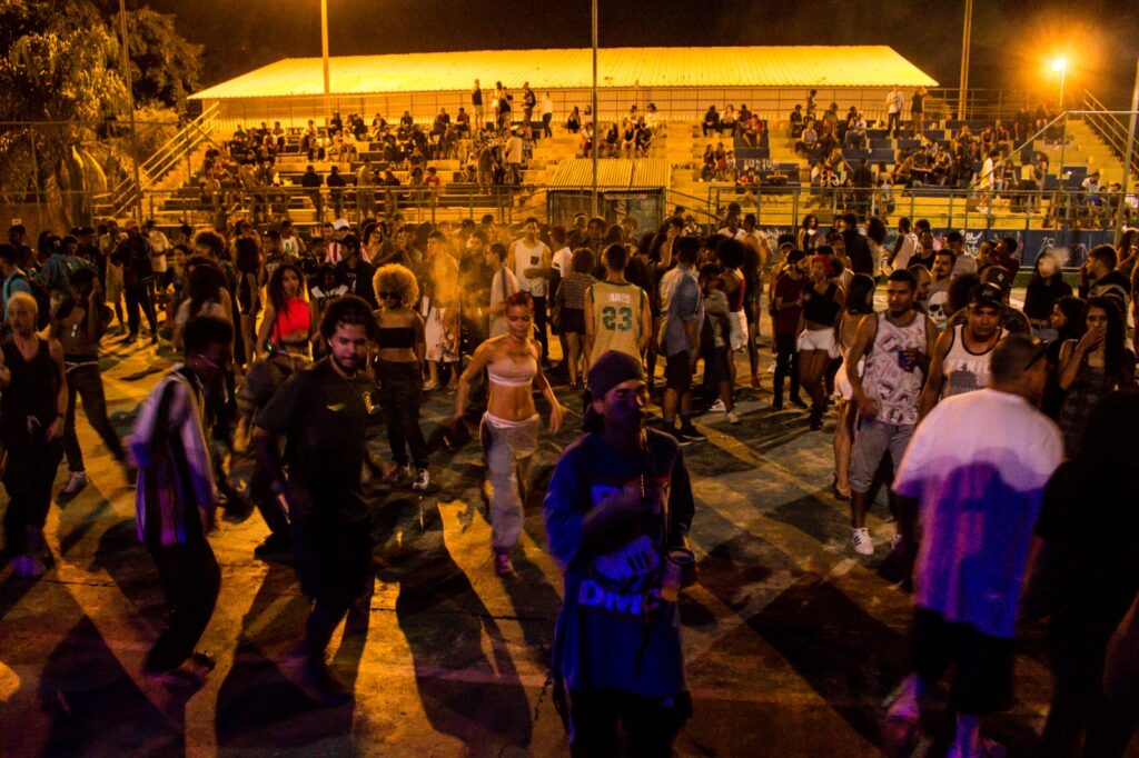 CARNAVAL DA PAZ | Blocos Mamãe Taguá, CarnaFlow e Na Batida do Morro agitam a folia neste sábado (18)