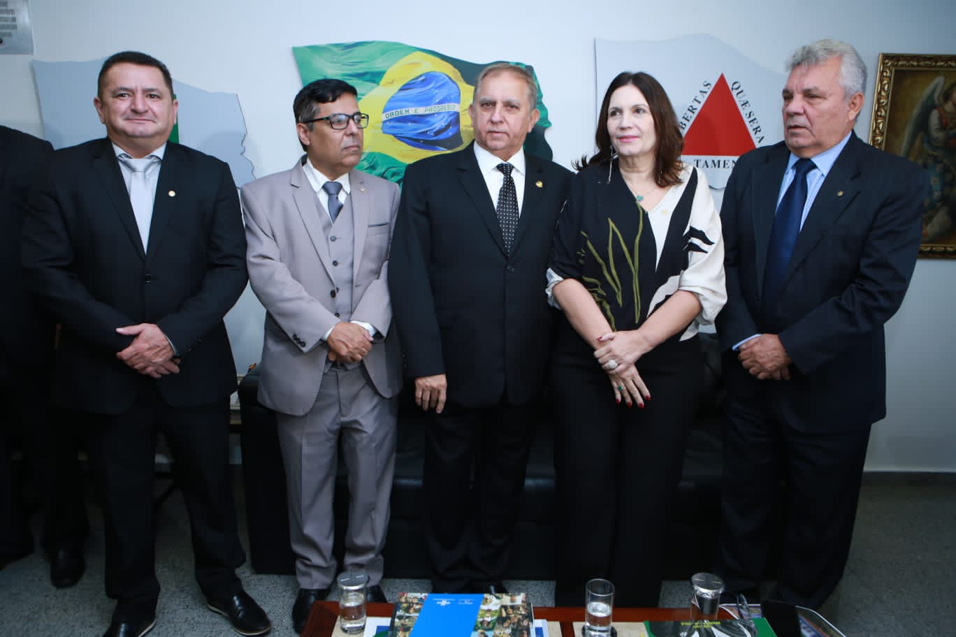 Foto de deputados da bancada do DF
