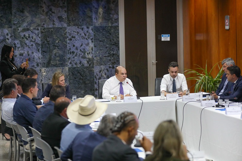 MELHORIAS PARA O ENTORNO | Ibaneis debate integração do transporte público e a construção de hospitais com prefeitos da região