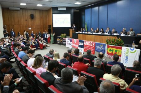 NOVO VALORES A PARTIR DE MAIO | Governo oficializa reajuste de 9% para servidores federais