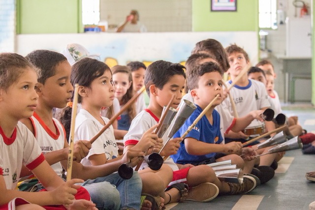 BATUCO E DANÇO | Com apoio do FAC, projeto promove oficinas de dança e percussão a 6 mil alunos da rede pública