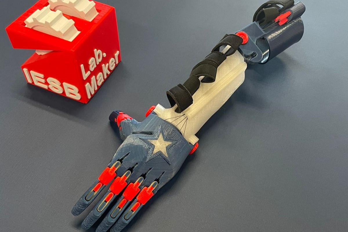 GESTÃO EDUCACIONAL | Iesb conquista prêmio nacional com projeto de doações de próteses feitas em impressoras 3D