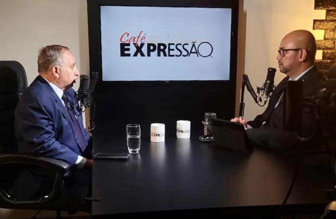 CAFÉ EXPRESSÃO | Ao falar da decisão de Moraes sobre Ibaneis, Izalci diz que “não tem sentido que uma canetada afaste um governador que ganhou no 1º turno”