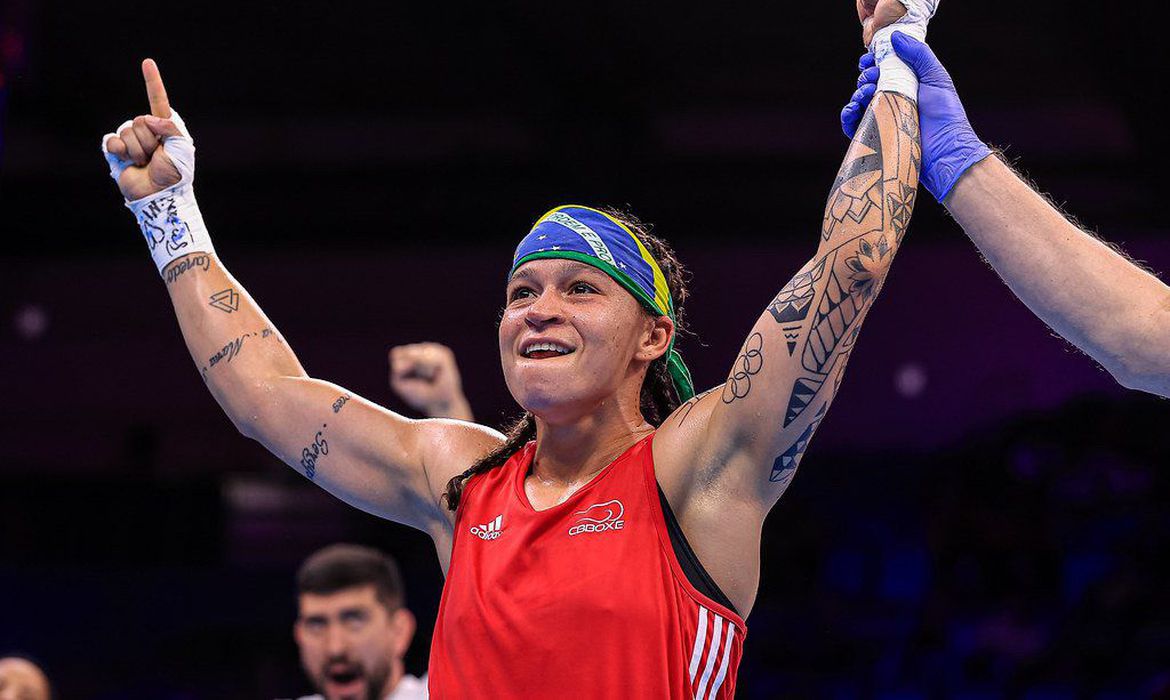 BAIANA FAZ HISTÓRIA NO BOXE | Beatriz Ferreira vence a final e se torna bicampeã mundial
