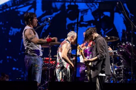 PRÉ-VENDA EXCLUSIVA | Clientes BRB vão poder comprar ingressos para o show do Red Hot Chili Peppers a partir de segunda (13)