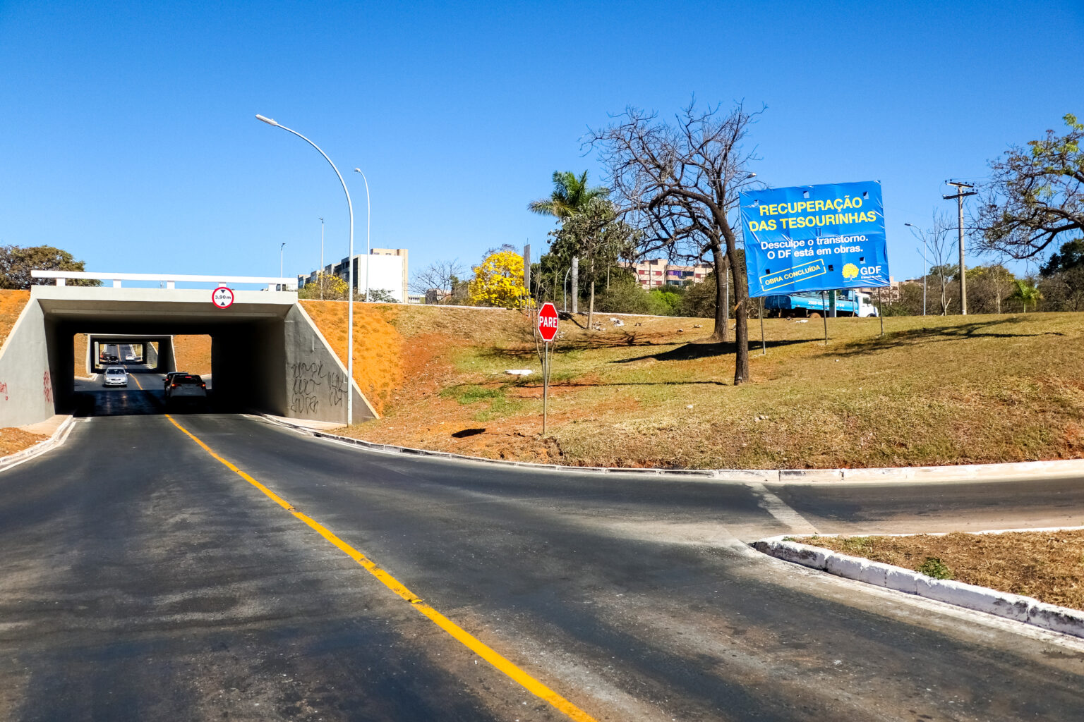 MOBILIDADE URBANA | GDF investe cerca de R$ 15 milhões para recuperar ‘tesourinhas’ no Eixão Norte e Sul