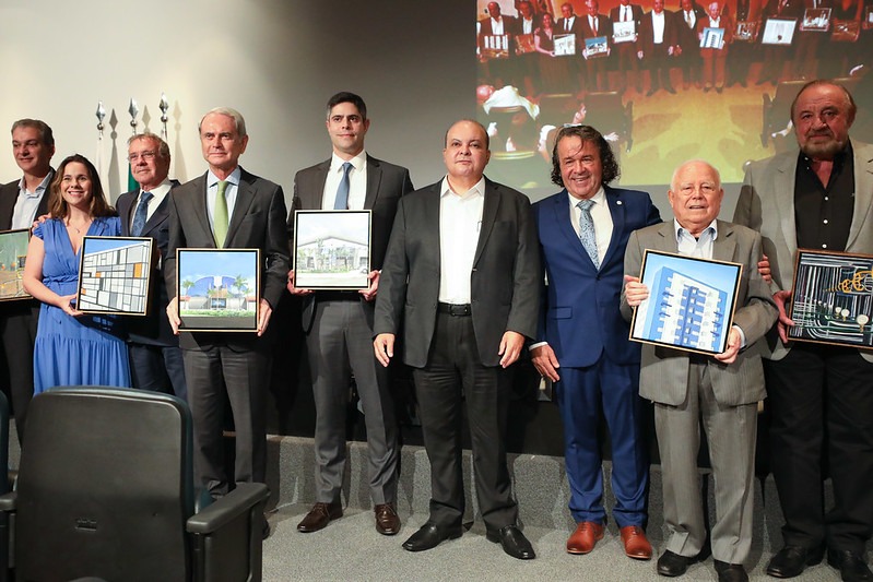 Foto de Ibaneis e empresarios do SindusconDF