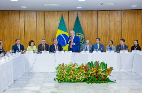 EM REUNIÃO COM GOVERNADORES | Lula assina decretos que regulamentam leis de saneamento e aumenta capacidade de investimentos no setor