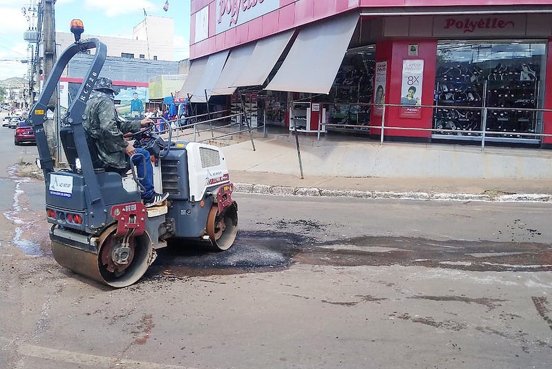 GDF PRESENTE | Dez RAs recebem serviços de manutenção asfáltica
