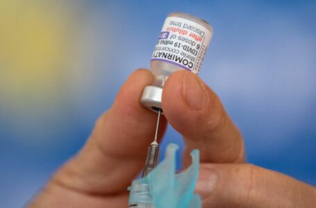 COVID-19 | Ministério da Saúde inclui pessoas com comorbidades no grupo prioritário para tomar vacina bivalente