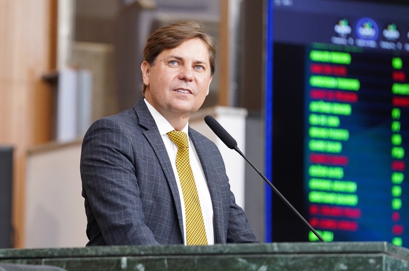 “EXPLORAM NOSSOS MINÉRIOS E VÃO EMBORA” | Deputado Bruno Peixoto rebate posição de presidente da Fieg