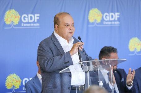 COM A MORAL LÁ EM CIMA | Ibaneis comemora aprovação de sua gestão pela população e oficializa reajuste para servidores do GDF