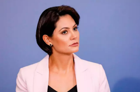 SUPOSTO DESVIO DE RECURSOS | PF identifica depósitos em dinheiro vivo de Mauro Cid para Michelle Bolsonaro