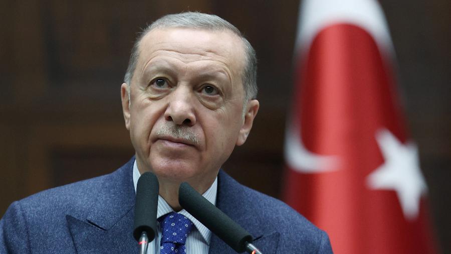 MAIS UM MANDATO | Erdogan é reeleito presidente da Turquia em segundo turno