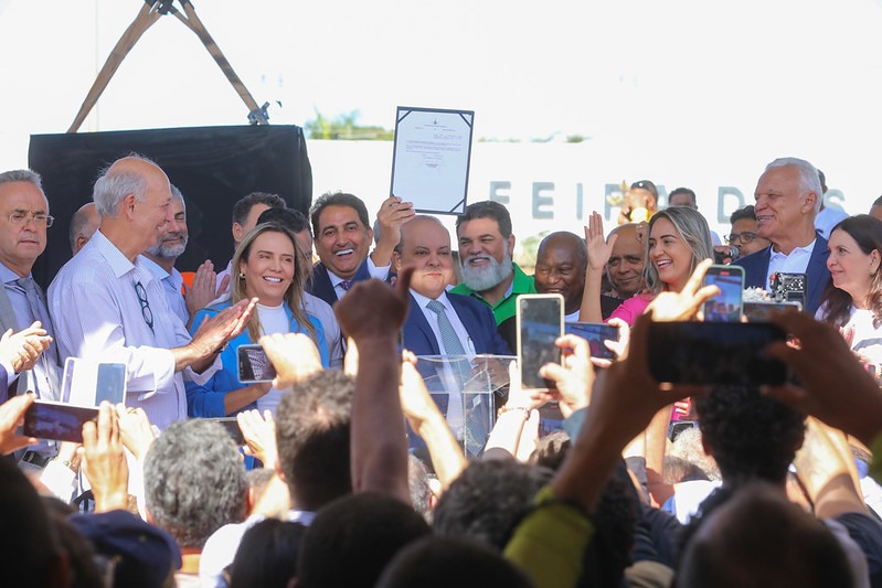 Foto da solenidade de inauguração do Túnel Rei Pelé