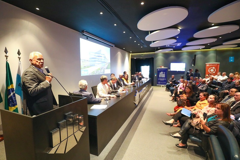 EM ENCONTRO COM EMPRESÁRIOS DA CONSTRUÇÃO CIVIL | GDF apresenta plano de governo com meta para construir 80 mil moradias populares nos próximos anos