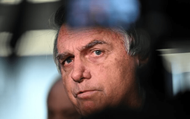 BOLSONARO INELEGÍVEL | Com voto de Cármem Lúcia, TSE forma maioria e ex-presidente não poderá concorrer nas próximas eleições