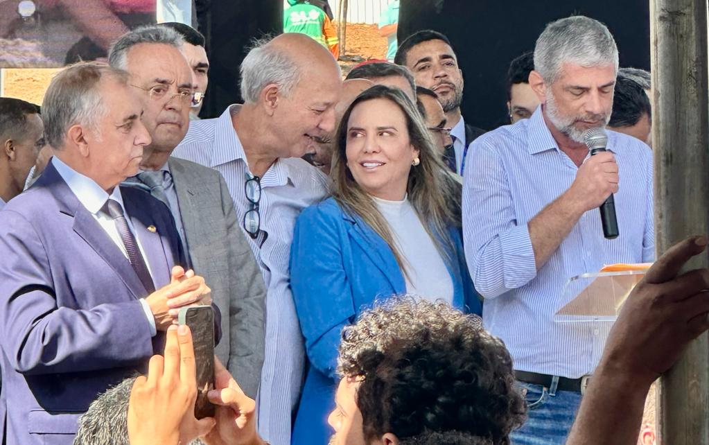 Foto do ex-governador Arruda e Celina Leão