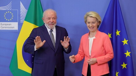 AO LADO DE VON DER LEYEN | Lula diz que “transição energética” é prioridade para o Brasil