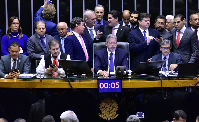 REFORMA TRIBUTÁRIA | Deputados aprovam PEC que reformula o modelo de taxação de impostos no País