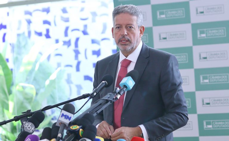 MUDOU O DISCURSO | Arthur Lira diz que Câmara não fez ‘nenhum compromisso com o que o Senado votou’ em relação ao PLP do arcabouço fiscal