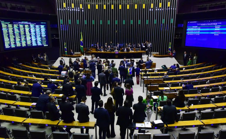 MAIS UMA ETAPA VENCIDA | Congresso aprova reajuste das forças de segurança do DF; governo Lula deve enviar MP para validar aumento