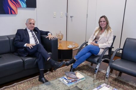 ESTREITANDO LAÇOS | Izalci faz visita de cortesia a Celina no Buriti e gera especulações nos bastidores sobre possível aliança