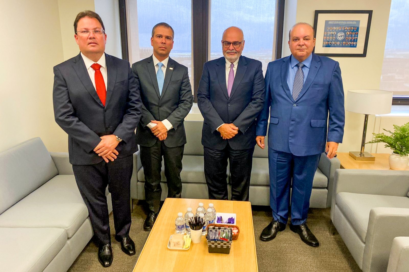 EM REUNIÃO COM O FMI | Ibaneis Rocha apresenta as vantagens e oportunidades de negócios na capital federal para o diretor-executivo do fundo