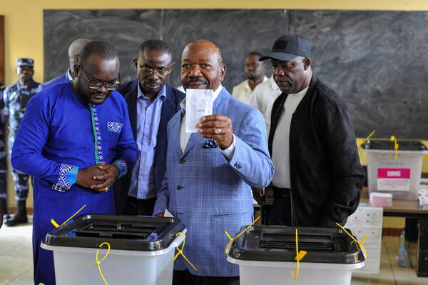 APÓS SER REELEITO | Presidente do Gabão, Ali Bongo Ondimba, é deposto do cargo por golpe de estado liderado por militares