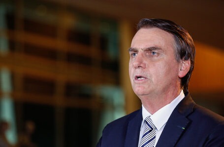 PROPAGANDA IRREGULAR | TSE multa Bolsonaro por veicular desinformação durante as eleições de 2022