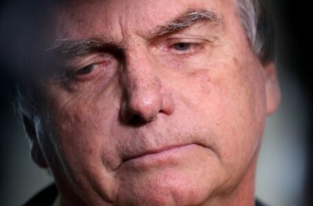 APÓS OPERAÇÃO DA PF SOBRE JOIAS | Advogados de Bolsonaro divulgam que ex-presidente vai disponibilizar sigilo bancário à Justiça
