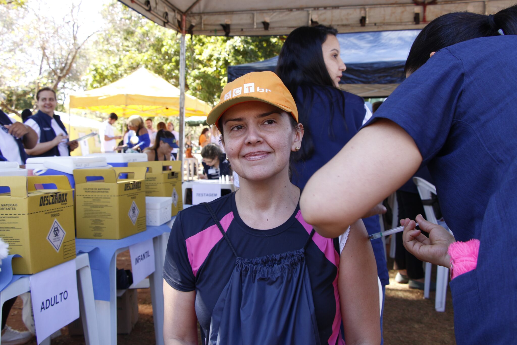 VACINAÇÃO NO DF | 19 pontos de atendimento vão funcionar neste sábado (9) para imunizar a população