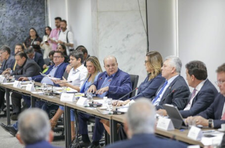 EM BUSCA DE INVESTIMENTOS | Ibaneis Rocha reúne bancada federal e apresenta projetos de interesse do GDF aos parlamentares