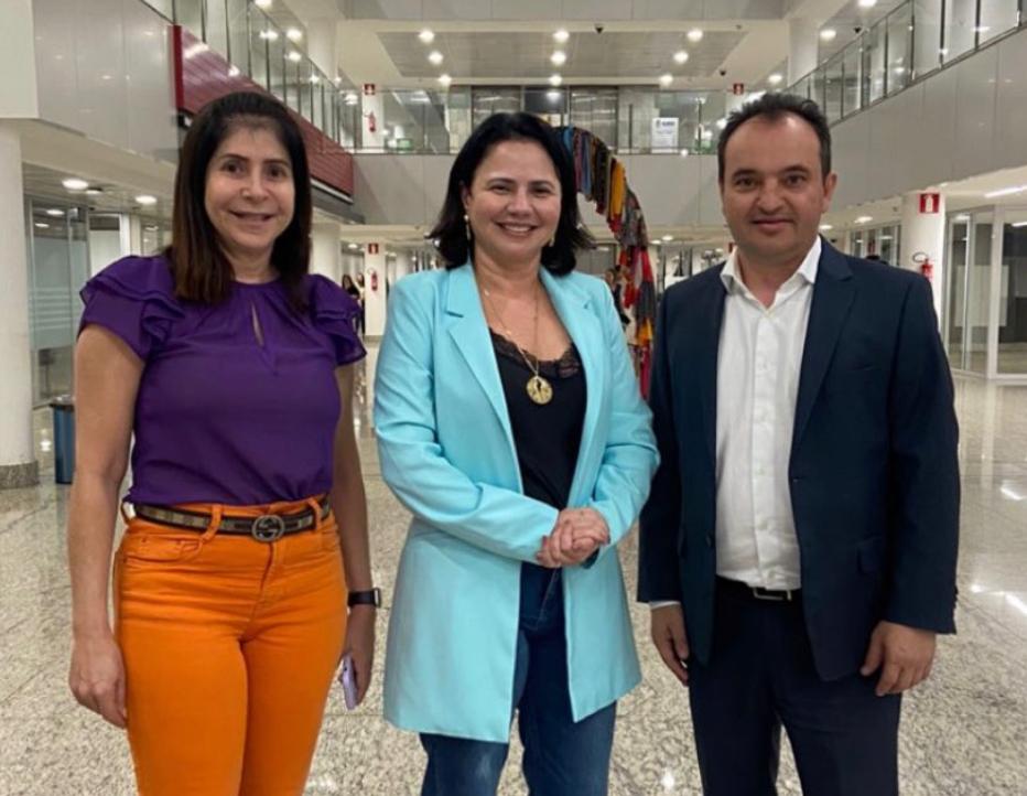 POLÍTICA EM VALPARAÍSO | Rodeado de aliados fracos e sem força para disputar a prefeitura, Mossoró flerta com Maria Yvelônia