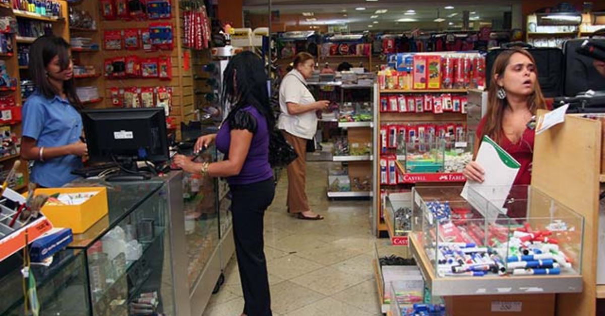 CONTRATAÇÕES DE FIM DE ANO | Pesquisa da Fecomércio-DF estima que setor vai oferecer 4,3 mil vagas de temporárias