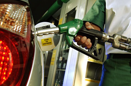 A PARTIR DO PRÓXIMO SÁBADO (21) | Petrobras anuncia que vai reduzir preço da gasolina e aumentar do diesel