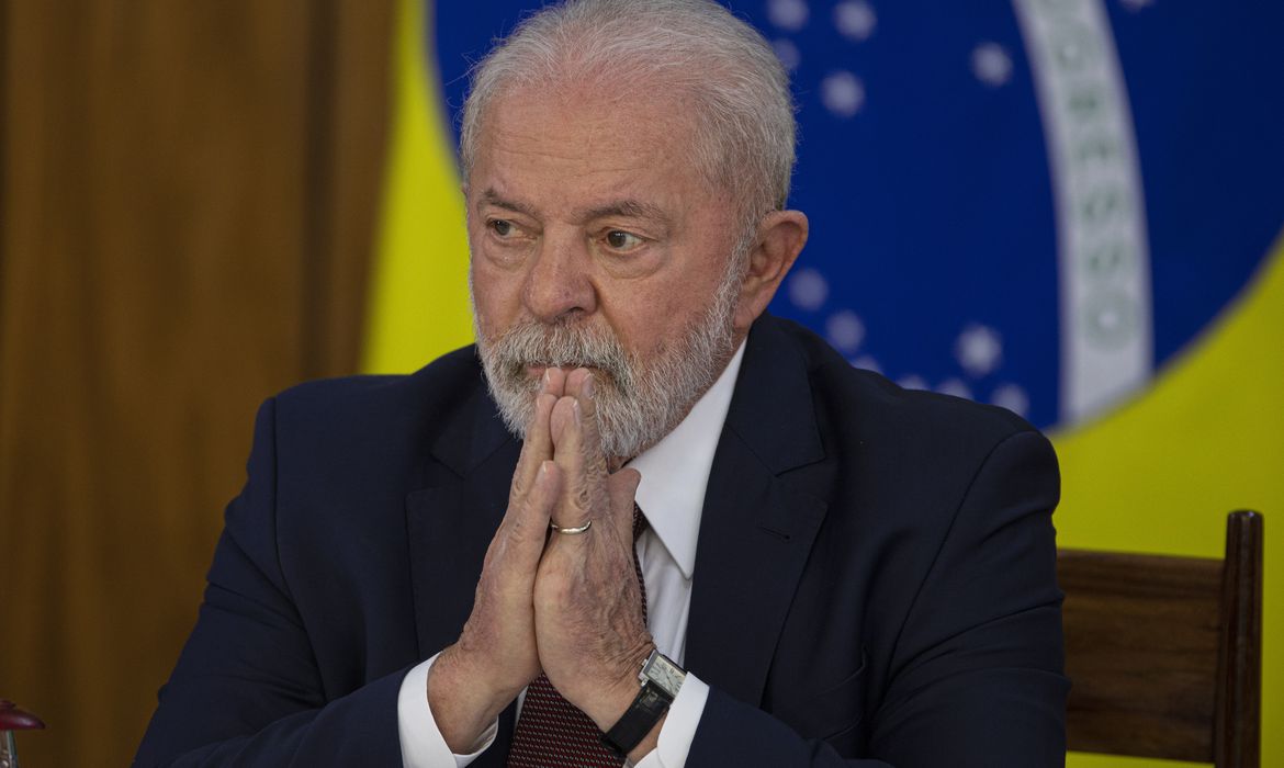 DE VOLTA AO ALVORADA | Lula recebe alta após passar por cirurgias no quadril e nas pálpebras