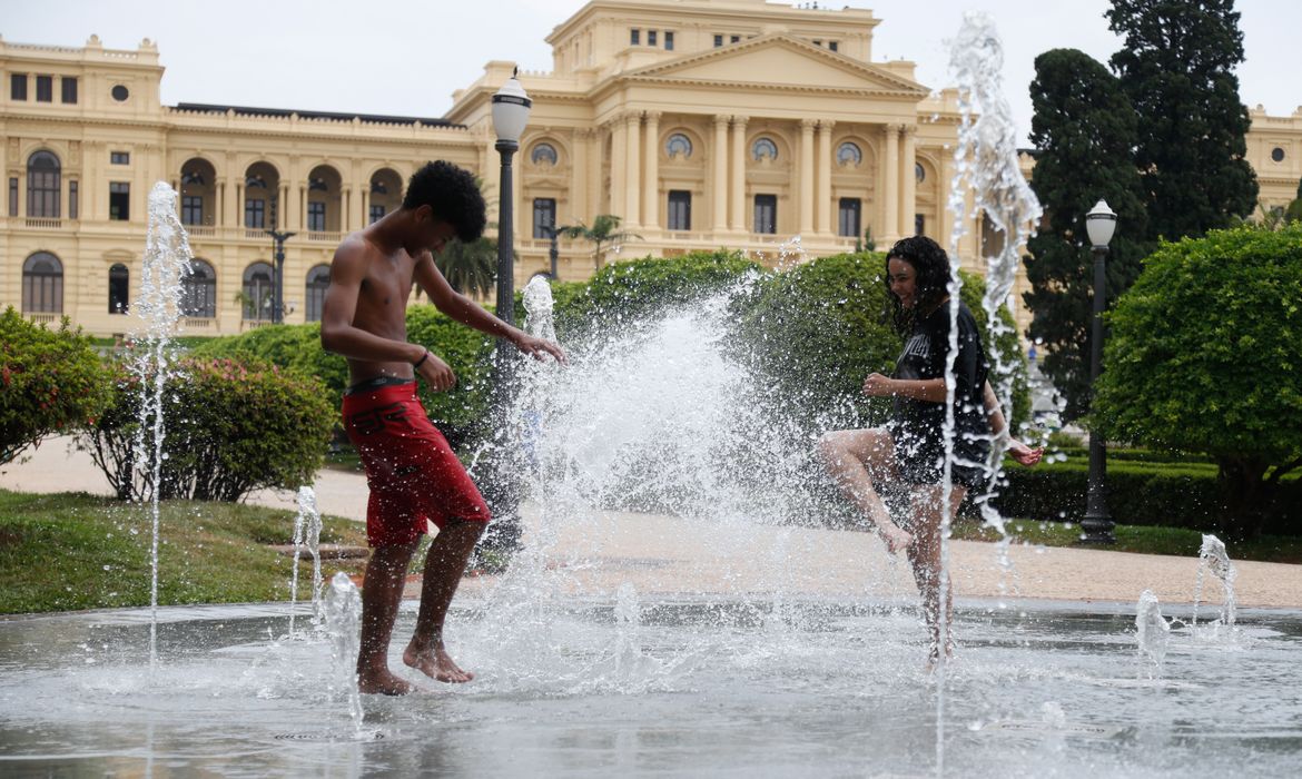 ALERTA MÁXIMO | Onda de calor atinge seis estados e o DF neste fim de semana; temperatura pode ultrapassar os 40 graus