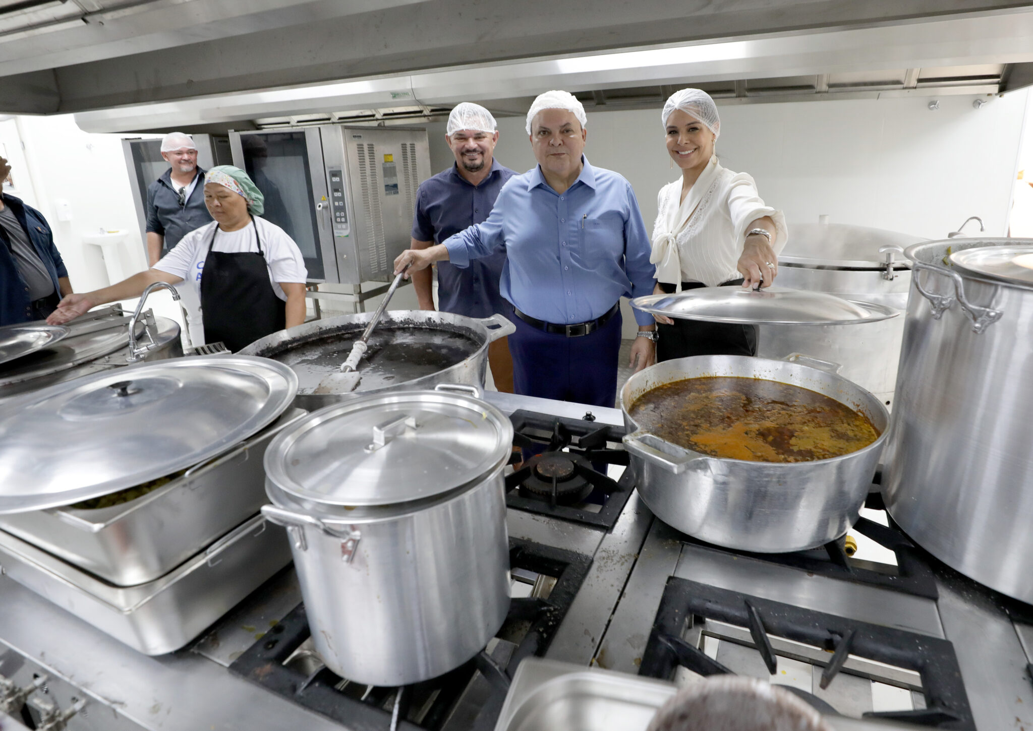O 16º EM FUNCIONAMENTO | Ibaneis Rocha entrega novo restaurante comunitário em Arniqueira e diz que a cidade também terá escola, creches e outros equipamentos públicos
