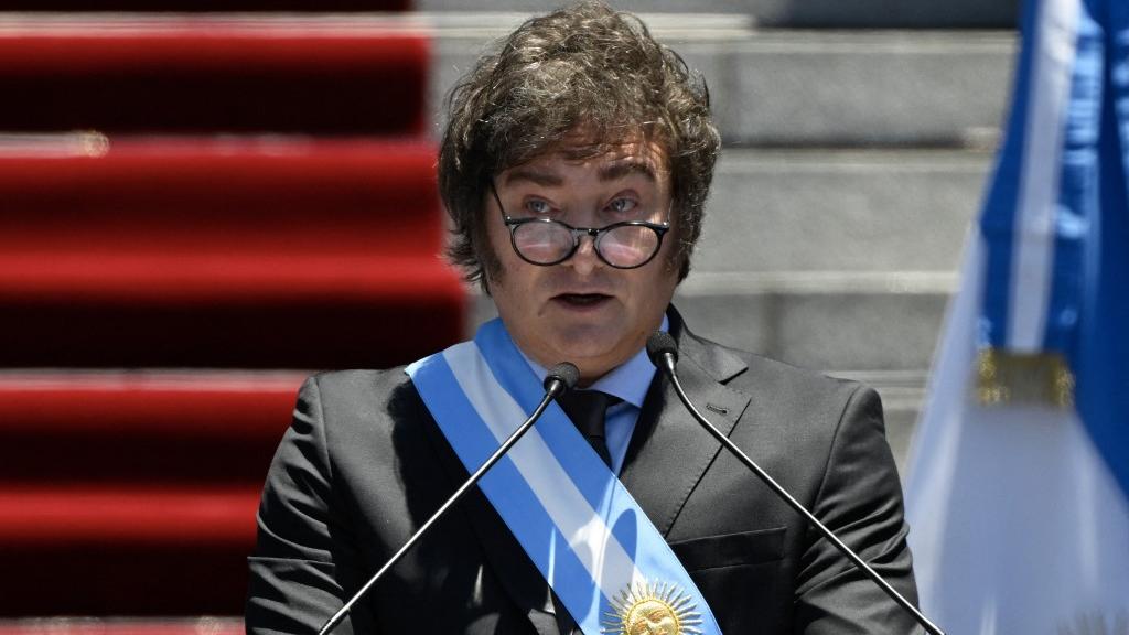 APÓS ANUNCIAR PACOTE DE MEDIDAS | Javier Milei diz que se Congresso recursar proposta ele convocará plebiscito