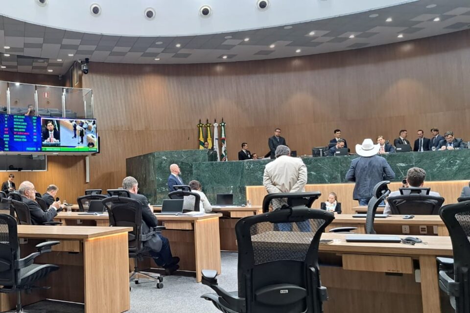 VAI PESAR NO BOLSO DO GOIANO | Alego aprova projeto do governo Caiado que aumenta ICMS de 17% para 19%