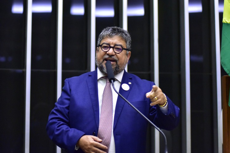 CONFUSÃO NO CONGRESSO | Deputado petista chama Nikolas de ‘viadinho’ e dá tapa na cara de outro parlamentar durante sessão de promulgação da reforma tributária