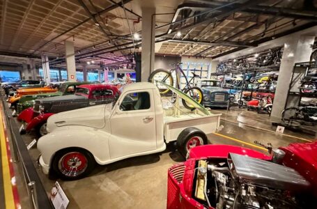 V12 AUTO CLUB | Espaço próximo ao Aeroporto de Brasília conta uma vasta coleção de carros, motocicletas e outros veículos antigos