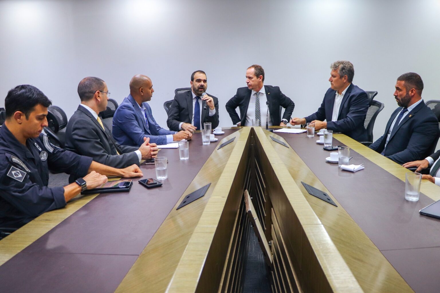 PARA EVITAR NOVOS ATOS ANTIDEMOCRÁTICOS | Representantes do DF, do governo federal e chefes da segurança do Senado e da Câmara se reúnem para definir planejamento do próximo dia 8 de janeiro