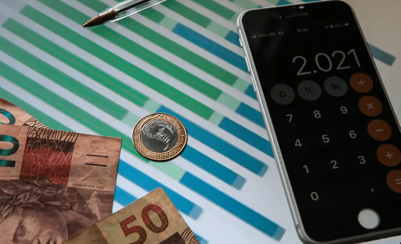 NOVAS ESTIMATIVAS | Banco Central reduz previsões para a inflação e câmbio