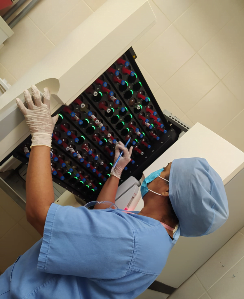 INSCRIÇÕES ATÉ DIA 14 | IgesDF abre processo de seleção para farmacêutico hospitalar e técnico de laboratório