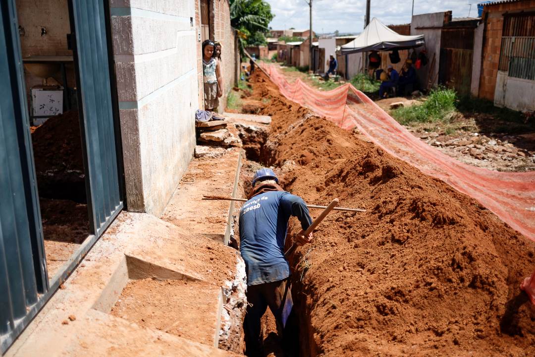 ÁGUA LEGAL | Caesb investe em programa para regularizar serviços de saneamento prestados à população do DF