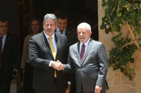 NA TENTATIVA DE ACERTAR OS PONTEIROS | Lula recebe Lira no Palácio do Alvorada